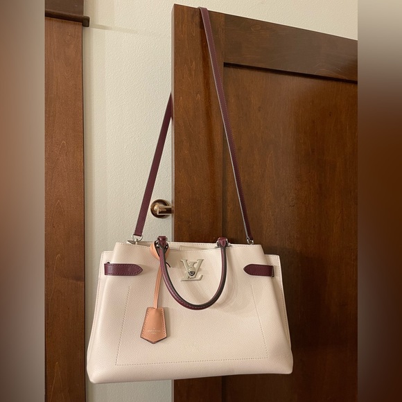 Authentic Louis Vuitton Lockme Day (M53647) - Picture 4 of 16